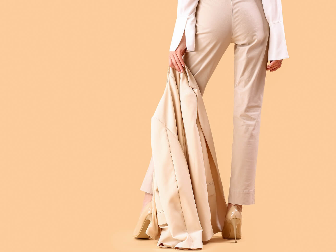 Atrybut elegancji w biznesie - jak nosić kobiecy garnitur