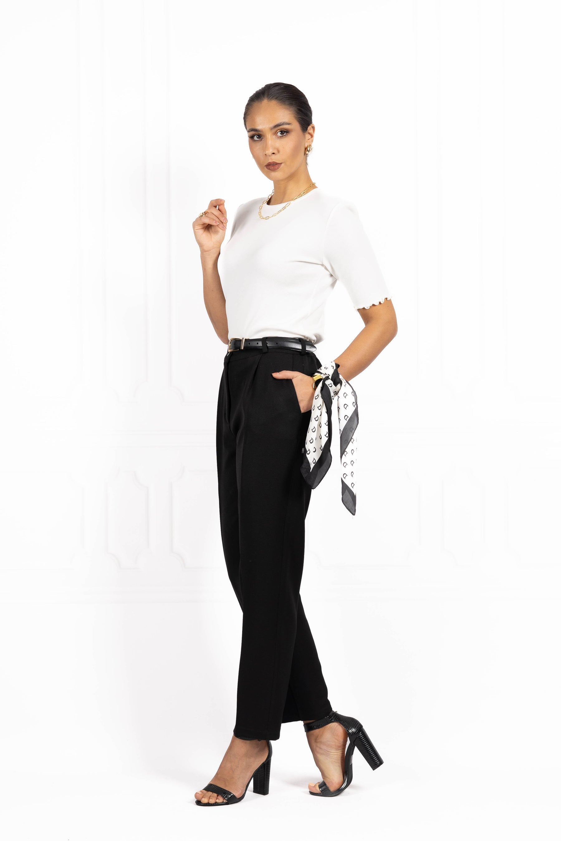 Spodnie damskie typu cygaretki Black
